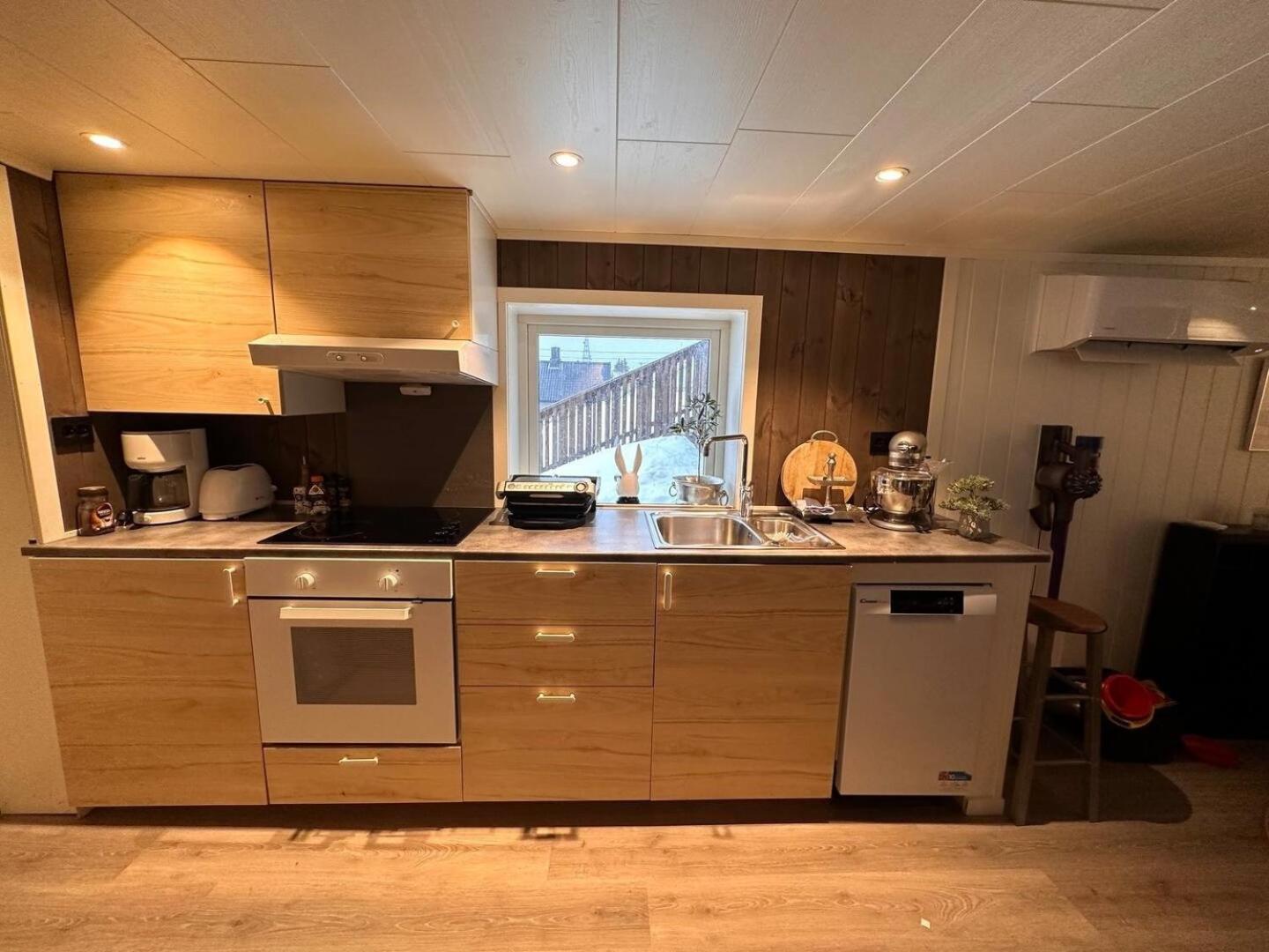 Kb Basement Apartment Sorvagen Ngoại thất bức ảnh
